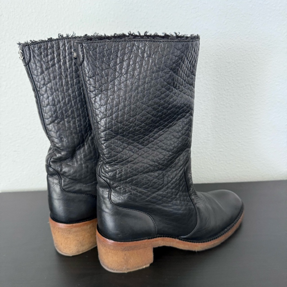Chanel CC Logo Shearling Black Leather Boots - Picture 3 of 15